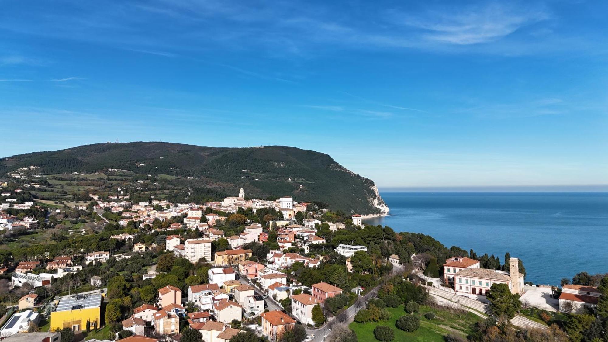 N185 - Numana, meraviglioso trilocale con terrazzo e piscina Esterno foto